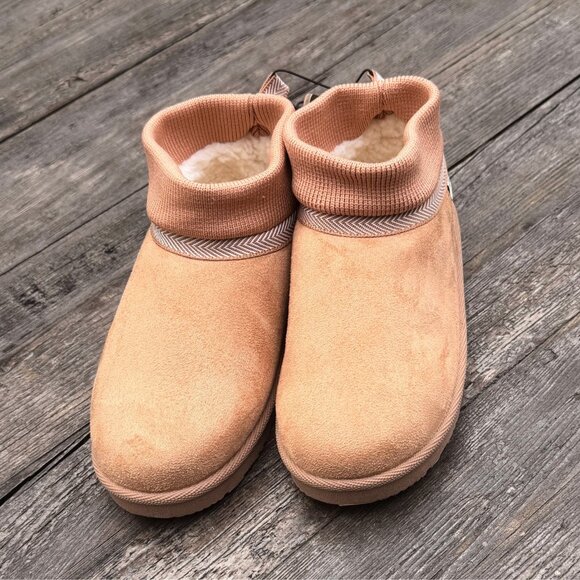 Pawz by Bearpaw Kids Size 2/3 Tan Fleece Lined Faux Fur Slippers Boots NEW - Picture 2 of 8